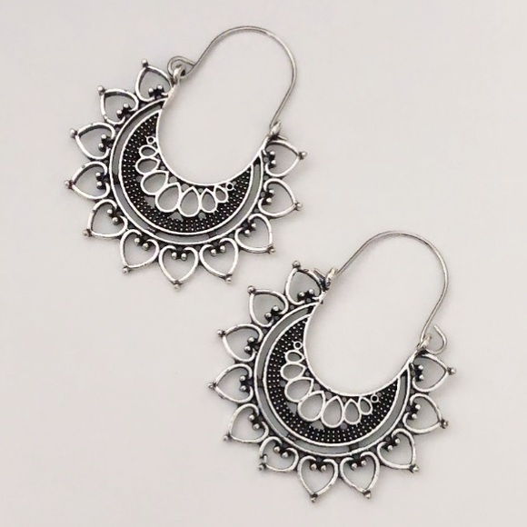 Xo, nelly Jewelry - Etched Drop Hoop Hollow trendy Boho earrings